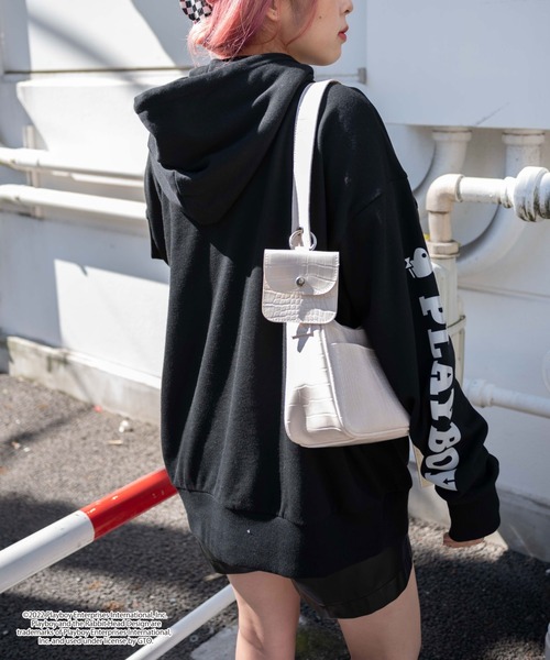 PLAYBOY(プレイボーイ)の「∴WEGO/【セットアップ対応商品】別注 PLAYBOY BIGロゴプルパーカ(パーカー・メンズ・杢グレー/ブラック・MEDIUM/LARGE)」の11枚目の写真