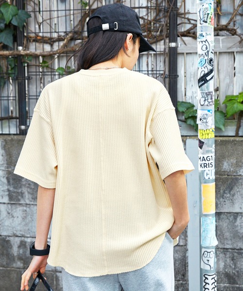 DISCUS ATHLETIC(ディスカス アスレチック)の「DISCUS ATHLETIC/ディスカス アスレチック ロゴワッペン ワッフルオーバーサイズ半袖Tシャツ(Tシャツ/カットソー・レディース・グリーン/ベージュ/オレンジ/スミクロ/オートミール/オフホワイト・M)」の10枚目の写真