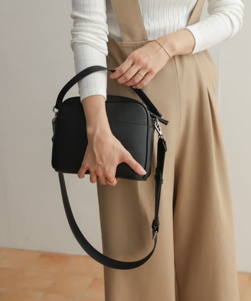URBAN RESEARCH DOORS（アーバンリサーチドアーズ）の「2WAYスクエアショルダーバッグ（ショルダーバッグ・レディース・ブラック/ベージュ系その他・-）」の2枚目の写真