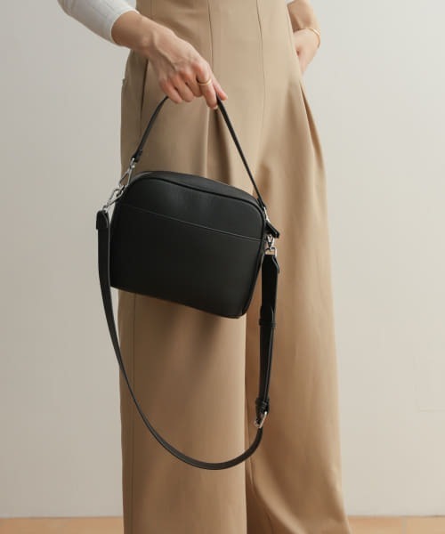 URBAN RESEARCH DOORS（アーバンリサーチドアーズ）の「2WAYスクエアショルダーバッグ（ショルダーバッグ・レディース・ブラック/ベージュ系その他・-）」の8枚目の写真