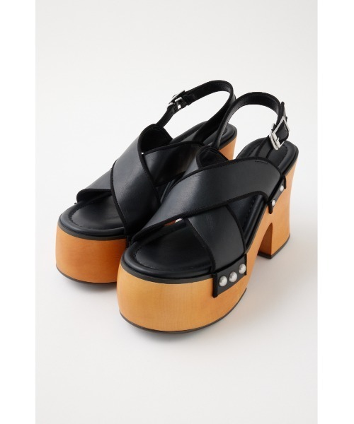 MOUSSY(マウジー)の「CROSS BAND WOOD SOLE サンダル(サンダル・レディース・ブラック/ゴールド・MEDIUM/LARGE/SMALL)」の5枚目の写真