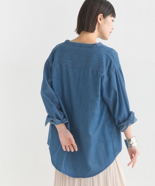 OMNES（オムネス）の「ユニセックスシャンブレーバンドカラーシャツ（シャツ/ブラウス・レディース・インディゴブルー/ブルー系その他・LARGE/MEDIUM/XX-LARGE/X-LARGE）」の19枚目の写真