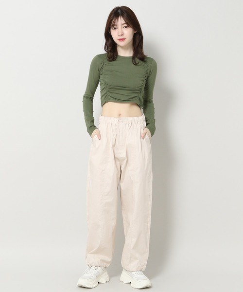 ALAND（エーランド）の「Anothera／シャーリングTOP 2199718（Tシャツ/カットソー・レディース・ブラック/カーキ/ベージュ・FREE）」の21枚目の写真