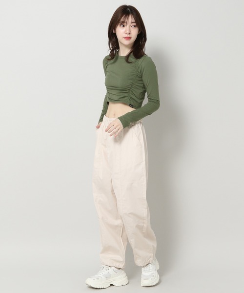 ALAND（エーランド）の「Anothera／シャーリングTOP 2199718（Tシャツ/カットソー・レディース・ブラック/カーキ/ベージュ・FREE）」の22枚目の写真