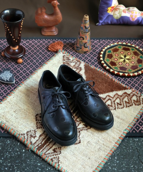 JUCO.（ジュコ）の「はじまりの黒シューズ -LADIES & MENS-（その他シューズ・レディース・ブラック×ホワイト/ブラック×ブラック・23.0cm/26.5cm/24.5cm/27.5cm/23.5cm/24.0cm/25.5cm/25.0cm）」の2枚目の写真