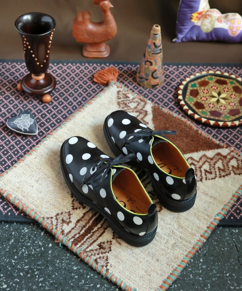 JUCO.（ジュコ）の「はじまりの黒シューズ -LADIES & MENS-（その他シューズ・レディース・ブラック×ホワイト/ブラック×ブラック・23.0cm/26.5cm/24.5cm/27.5cm/23.5cm/24.0cm/25.5cm/25.0cm）」の12枚目の写真