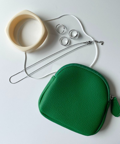 EPICKS（エピックス）の「ラウンドミニポーチ（ポーチ・レディース・イエロー/ブラウン/ホワイト/グリーン/ブラック・FREE）」の4枚目の写真