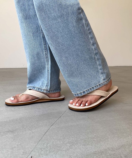 CANAL JEAN（キャナルジーン）の「El mar　フェイクレザートングサンダル（サンダル・レディース・イエロー/ピンク/アイボリー/グレー/ブラック・MEDIUM/LARGE/X-LARGE/XX-LARGE）」の6枚目の写真