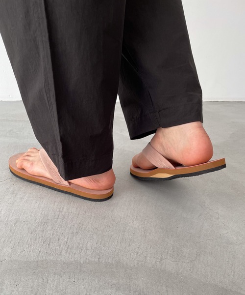 CANAL JEAN（キャナルジーン）の「El mar　フェイクレザートングサンダル（サンダル・レディース・イエロー/ピンク/アイボリー/グレー/ブラック・MEDIUM/LARGE/X-LARGE/XX-LARGE）」の10枚目の写真