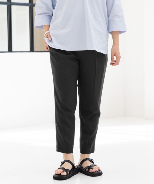 Elura（エルーラ）の「【小柄サイズ Elkotona】コトナサラサラサマーテーパードパンツ（その他パンツ・レディース・ホワイト/ブラック/グリーン系その他4/ライトピンク/ネイビー/グリーン系その他/ダークネイビー/ホワイト系その他5/カーキ/グレー系その他7・MEDIUM/SMALL）」の4枚目の写真