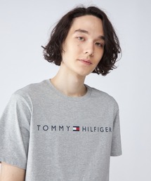 トミーヒルフィガープリント半袖Tシャツ