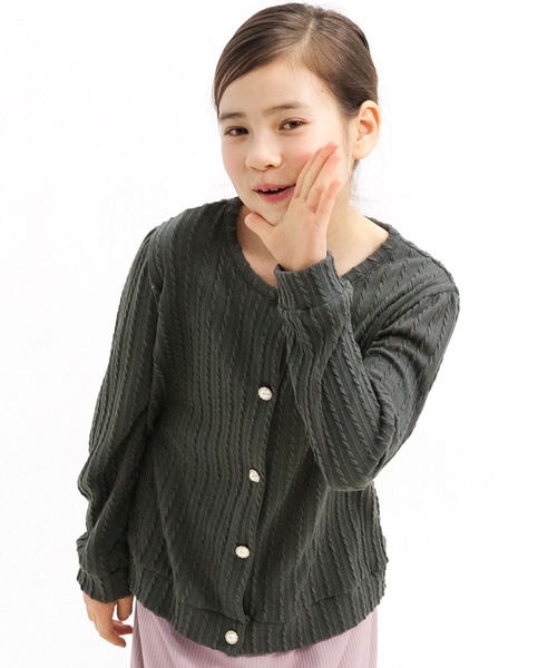 Bee des Bee（ビーデスビー）の「模様編み風カーディガン（カーディガン/ボレロ・キッズ・ブラック/ピンク/アイボリー/ライトピンク/チャコール/モカ/ライトブルー/ブラウン/アイボリー系/グレー/パープル・100cm/110cm/120cm/130cm/140cm/150cm）」の4枚目の写真