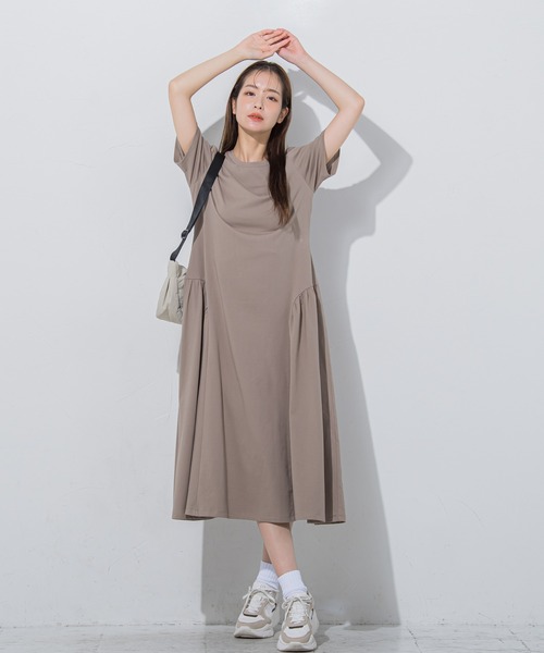 VICKY（ビッキー）の「【すっぽり楽ちん】カットギャザー切替フレアワンピース《洗濯機で洗える》（ワンピース・レディース・ベージュ/ブラック/ブルー・M）」の20枚目の写真