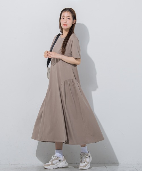 VICKY（ビッキー）の「【すっぽり楽ちん】カットギャザー切替フレアワンピース《洗濯機で洗える》（ワンピース・レディース・ベージュ/ブラック/ブルー・M）」の21枚目の写真