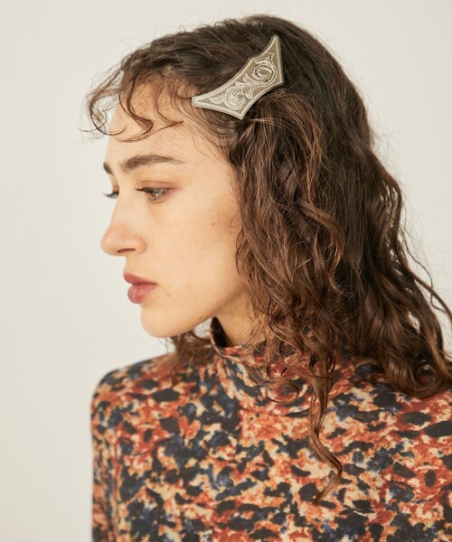 TOGA PULLA（トーガ　プルラ）の「【TOGA PULLA/トーガプルラ】モチーフピン2（バレッタ/ヘアクリップ・レディース・シルバー・FREE）」の4枚目の写真