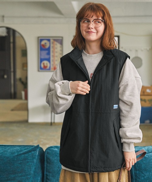 MONO-MART LADY'S(モノマートレディース)の「ナイロンワンポイント中綿ベスト(ベスト・レディース・ブラック/ベージュ/ネイビー/ライトグレー・FREE)」の20枚目の写真