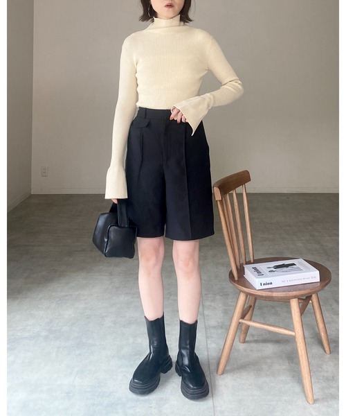 She's Closet(シーズクローゼット)の「袖フレアタイトハイネック長袖ベルスリーブタートルリブニットプルオーバー(ニット/セーター・レディース・レッド/ブラック×ホワイト/ブルー/ブラック/アイボリー/グレー/ペールイエロー・FREE)」の11枚目の写真