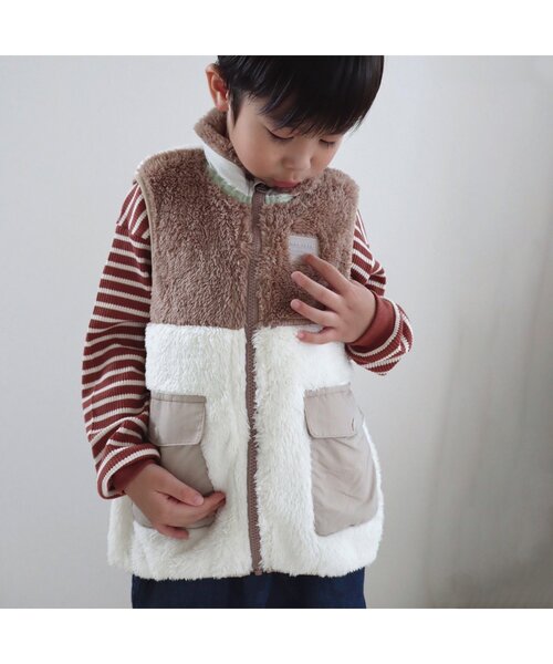 apres les cours(アプレレクール)の「【ユニセックス】バイカラーファーフリースベスト(ダウンベスト・キッズ・レッド/ベージュ/ピンク・90/130/110)」の4枚目の写真