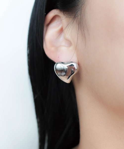 ebine(エビネ)の「金属アレルギー対応/Irregular Heart Piece/ サージカルステンレス/ピアス(ピアス(両耳用)・レディース・ゴールド/シルバー・FREE)」の1枚目の写真