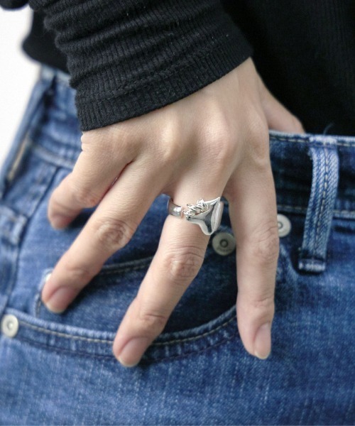 LAPUIS（ラピュイ）の「【LAPUIS】コイルハートリング 233-220103（リング・レディース・ゴールド/マルチ/シルバー・13/11/ 13）」の2枚目の写真