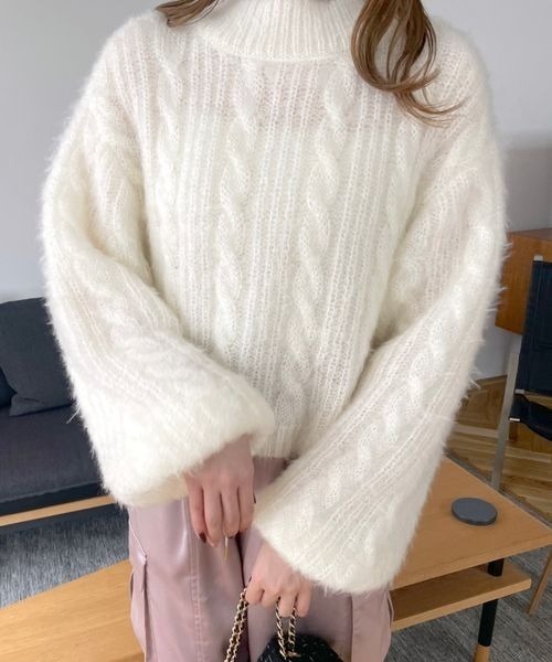 mysty woman（ミスティウーマン）の「ラメフェザーケーブルニット 988040（ニット/セーター・レディース・オフホワイト/ブラウン系その他/グレイッシュブルー・FREE）」の11枚目の写真