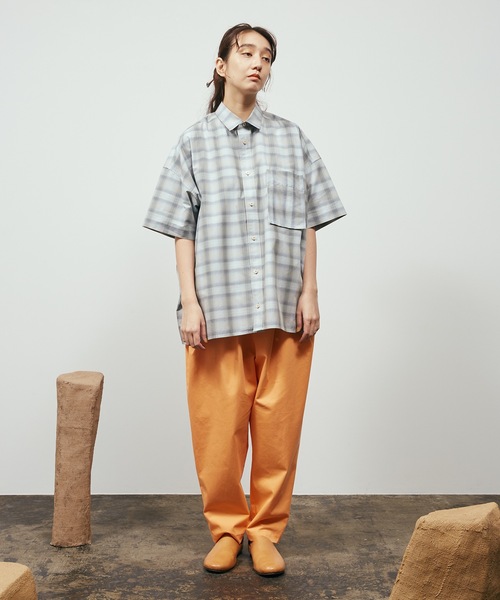 Dulcamara（ドゥルカマラ）の「チノチノオーバータックPT（チノパンツ・メンズ・ダークブラウン/オレンジ/ブルーグレー・2/1/0）」の13枚目の写真