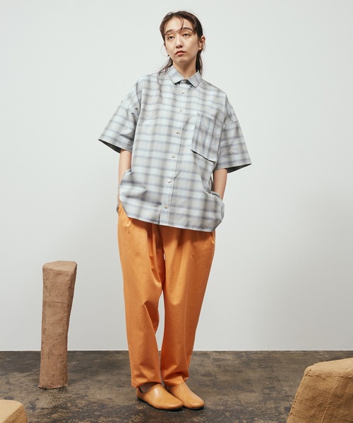 Dulcamara（ドゥルカマラ）の「チノチノオーバータックPT（チノパンツ・メンズ・ダークブラウン/オレンジ/ブルーグレー・2/1/0）」の14枚目の写真