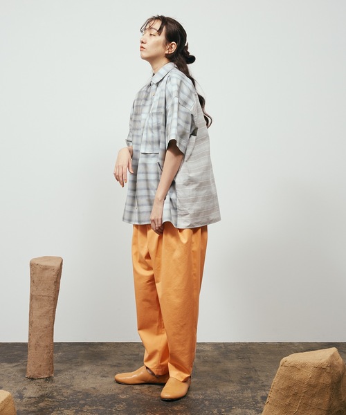 Dulcamara（ドゥルカマラ）の「チノチノオーバータックPT（チノパンツ・メンズ・ダークブラウン/オレンジ/ブルーグレー・2/1/0）」の15枚目の写真