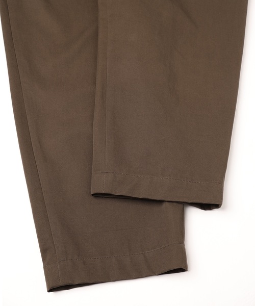 Dulcamara（ドゥルカマラ）の「チノチノオーバータックPT（チノパンツ・メンズ・ダークブラウン/オレンジ/ブルーグレー・2/1/0）」の20枚目の写真