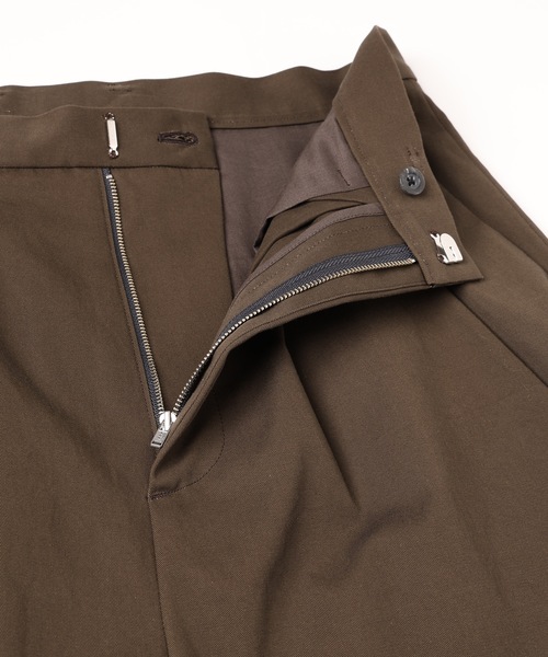 Dulcamara（ドゥルカマラ）の「チノチノオーバータックPT（チノパンツ・メンズ・ダークブラウン/オレンジ/ブルーグレー・2/1/0）」の22枚目の写真