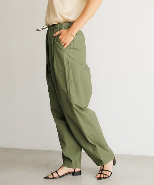 BAYFLOW（ベイフロー）の「[軽くて快適な穿き心地]キリカエイージーパンツ（その他パンツ・レディース・カーキ/ブラック/ベージュ/ブルー・X-SMALL/MEDIUM/SMALL）」の14枚目の写真