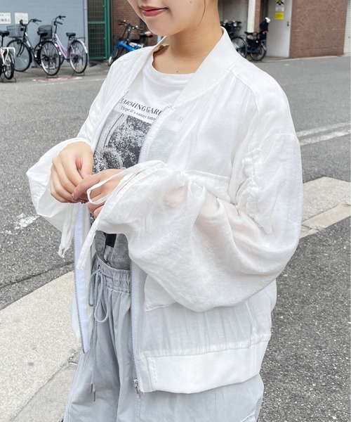 Meli rich（メリーリッチ）の「シアー袖ドロストMA-1（MA-1・レディース・オフホワイト・FREE）」の4枚目の写真