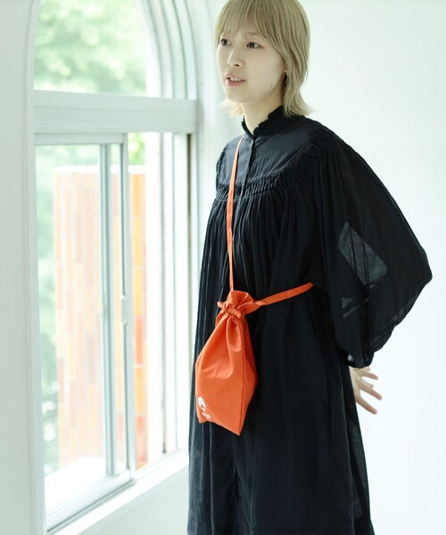 BEAMS JAPAN(ビームス ジャパン)の「ロゴ 巾着 ショルダー バッグ(ショルダーバッグ・レディース・オレンジ/ベージュ/ブラック・ONE SIZE)」の6枚目の写真