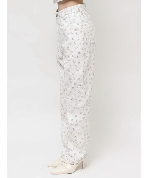 CALNAMUR(カルナムール)の「フラワーストレートパンツ(その他パンツ・レディース・ホワイト/ブルー・SMALL/MEDIUM)」の6枚目の写真