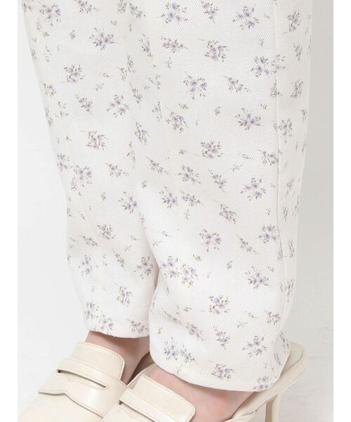 CALNAMUR(カルナムール)の「フラワーストレートパンツ(その他パンツ・レディース・ホワイト/ブルー・SMALL/MEDIUM)」の10枚目の写真