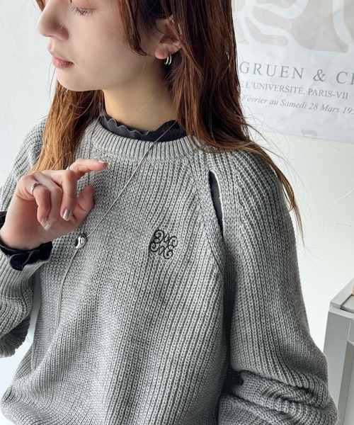 mily bilet(ミウィビレット)の「【mily bilet】ヘルシーな肌見せで抜け感をプラス。肩スリット胸刺繍ニットプルオーバー(ニット/セーター・レディース・グレー/チャコールグレー/アイボリー/ピンク/ブルー・X-LARGE/SMALL/MEDIUM/LARGE)」の18枚目の写真