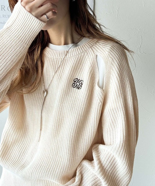 mily bilet(ミウィビレット)の「【mily bilet】ヘルシーな肌見せで抜け感をプラス。肩スリット胸刺繍ニットプルオーバー(ニット/セーター・レディース・グレー/チャコールグレー/アイボリー/ピンク/ブルー・X-LARGE/SMALL/MEDIUM/LARGE)」の7枚目の写真