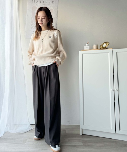 mily bilet(ミウィビレット)の「【mily bilet】ヘルシーな肌見せで抜け感をプラス。肩スリット胸刺繍ニットプルオーバー(ニット/セーター・レディース・グレー/チャコールグレー/アイボリー/ピンク/ブルー・X-LARGE/SMALL/MEDIUM/LARGE)」の8枚目の写真