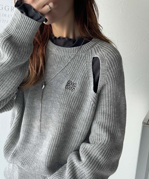 mily bilet(ミウィビレット)の「【mily bilet】ヘルシーな肌見せで抜け感をプラス。肩スリット胸刺繍ニットプルオーバー(ニット/セーター・レディース・グレー/チャコールグレー/アイボリー/ピンク/ブルー・X-LARGE/SMALL/MEDIUM/LARGE)」の19枚目の写真