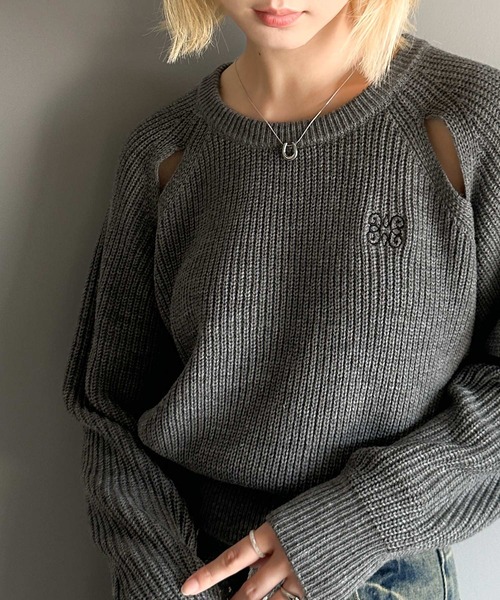 mily bilet(ミウィビレット)の「【mily bilet】ヘルシーな肌見せで抜け感をプラス。肩スリット胸刺繍ニットプルオーバー(ニット/セーター・レディース・グレー/チャコールグレー/アイボリー/ピンク/ブルー・X-LARGE/SMALL/MEDIUM/LARGE)」の21枚目の写真