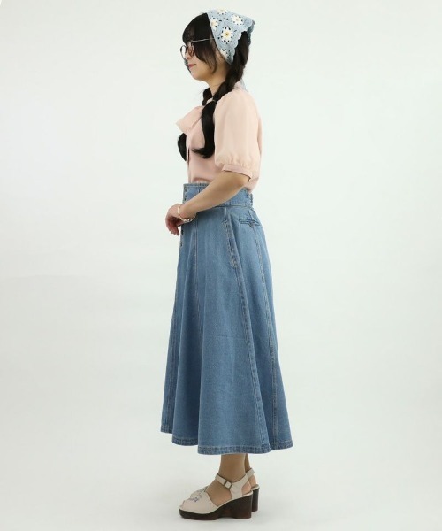an another angelus（アンアナザーアンジェラス）の「フロント釦デニムフレアースカート/ananotherangelus（デニムスカート・レディース・インディゴブルー/ブラック/ライトブルー・FREE）」の9枚目の写真