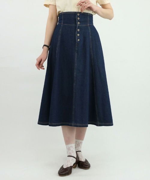 an another angelus（アンアナザーアンジェラス）の「フロント釦デニムフレアースカート/ananotherangelus（デニムスカート・レディース・インディゴブルー/ブラック/ライトブルー・FREE）」の12枚目の写真