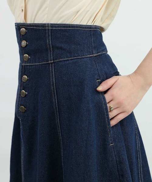 an another angelus（アンアナザーアンジェラス）の「フロント釦デニムフレアースカート/ananotherangelus（デニムスカート・レディース・インディゴブルー/ブラック/ライトブルー・FREE）」の14枚目の写真