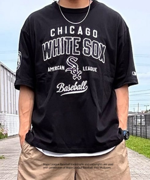 MLB(メジャーリーグベースボール)の「【MLB】別注ワッペン刺繍Tシャツ(Tシャツ/カットソー・メンズ・ホワイト×ブルー/ブラック×レッド/ロイヤルブルー/ホワイト×レッド/ブラック×ホワイト/ブルー/グレー/ブラウン/ネイビー・M/L/XL)」の3枚目の写真