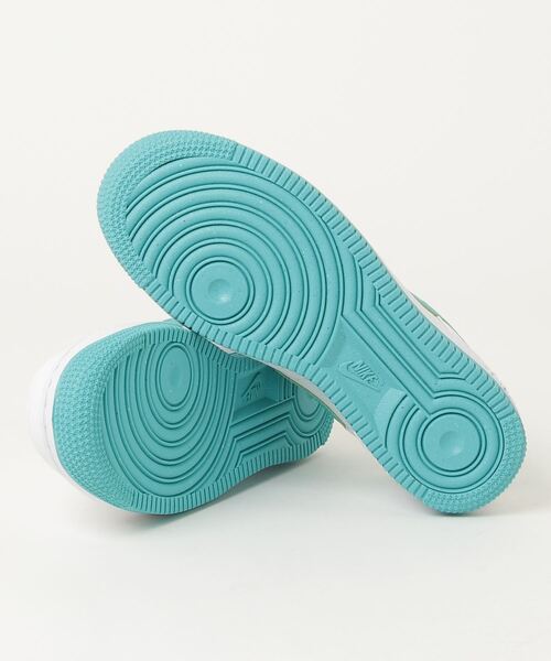 NIKE(ナイキ)の「NIKE WMNS AIR FORCE 1 07 NN DV3808-107(スニーカー・レディース・ホワイト・25㎝/24.5㎝/24㎝/23.5㎝/23㎝)」の2枚目の写真