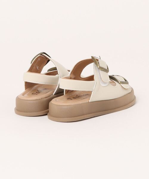 Bambin(ボンバン)の「【 Bambin / ボンバン 】 2ベルト バックル ナチュラルカラー サンダル(サンダル・キッズ・アイボリー/ブラウン・16/17/18)」の4枚目の写真