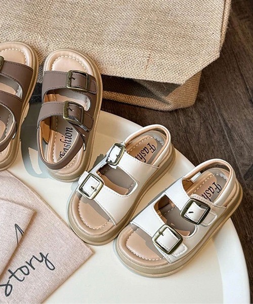 Bambin(ボンバン)の「【 Bambin / ボンバン 】 2ベルト バックル ナチュラルカラー サンダル(サンダル・キッズ・アイボリー/ブラウン・16/17/18)」の2枚目の写真