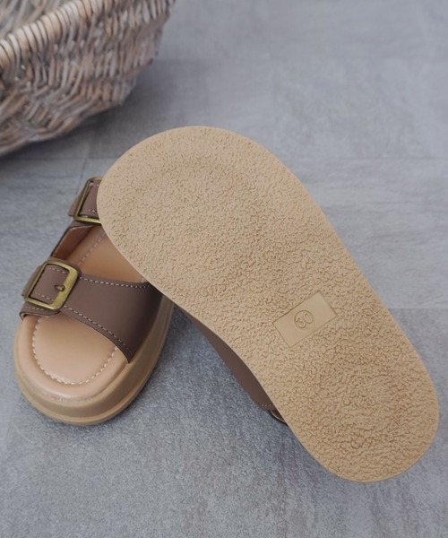 Bambin(ボンバン)の「【 Bambin / ボンバン 】 2ベルト バックル ナチュラルカラー サンダル(サンダル・キッズ・アイボリー/ブラウン・16/17/18)」の5枚目の写真