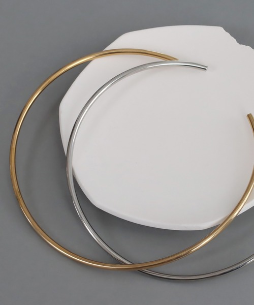 abaskdesign（アバスクデザイン）の「金属アレルギー対応 カーブラインチョーカーステンレスネックレス（チョーカー・レディース・シルバー/ゴールド・FREE）」の4枚目の写真