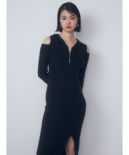 EMODA（エモダ）の「カットアウトフードニットワンピース（ワンピース・レディース・ブラック/ベージュ/グレー・FREE）」の10枚目の写真